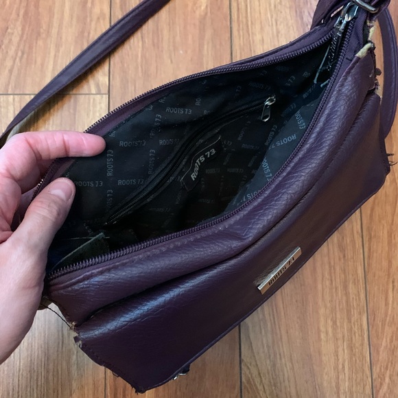 ROOTS deep purple crossbody bag - Picture 4 of 5